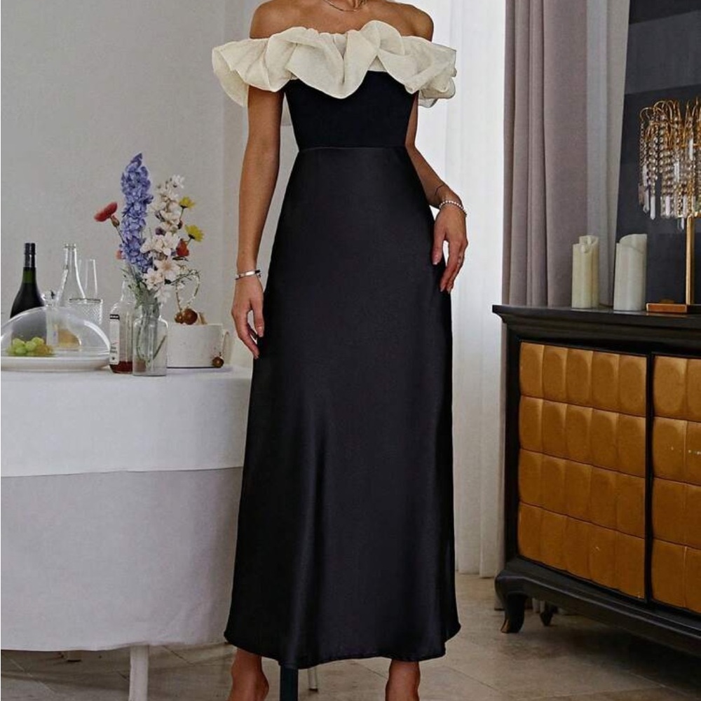 Off shoulder ruffle trim dress